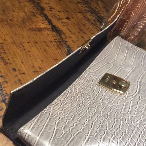 🔥Fierce Faux Crocodile Oversized Clutch💋 - Picture 4 of 7